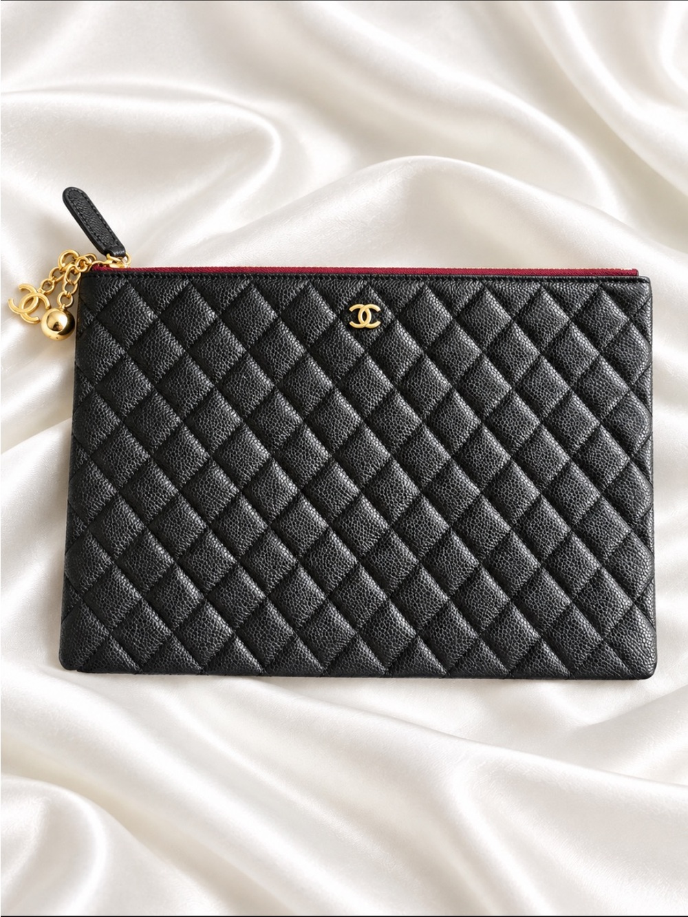 FASHION Black Caviar Large O Case with Gold Hardware
